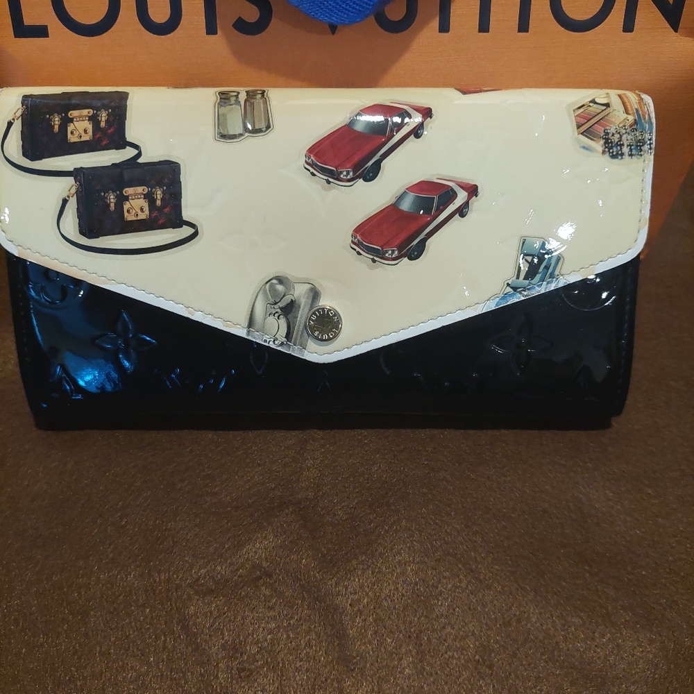 LOUIS VUITTON Monogram Vernis Portefeiulle Sarah Wallet White